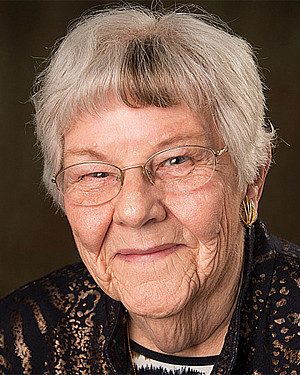 Betsy Balzano headshot.