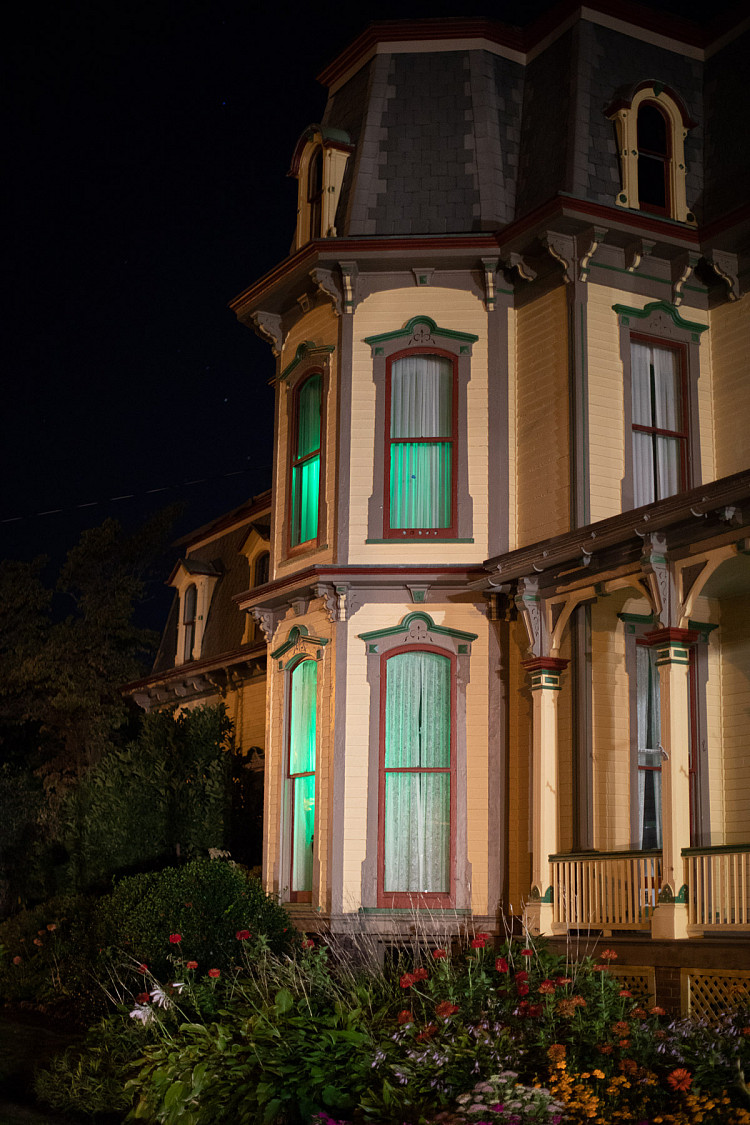 Alumni House at night