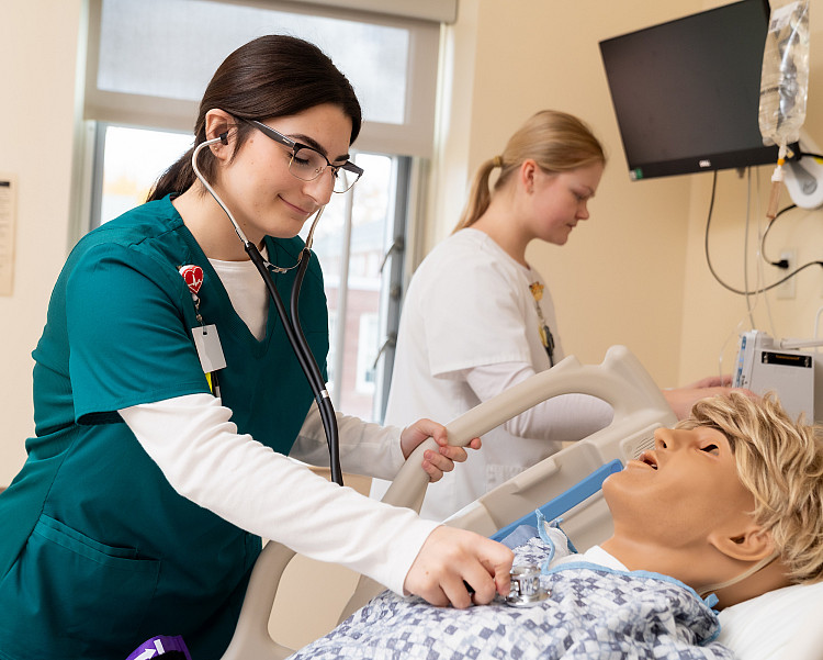 nursing student working on a dummy patient