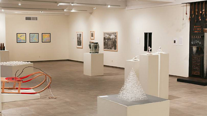 many gallery art pieces