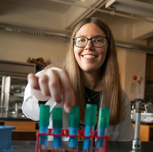 Mackenzie Drum biology lab