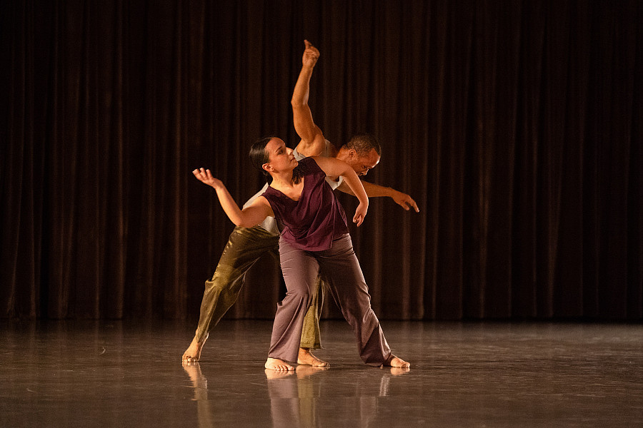 Kaley Pruitt's choroegraphy Intersections performed by Mark Ellis Holland and Carly Lenzi.